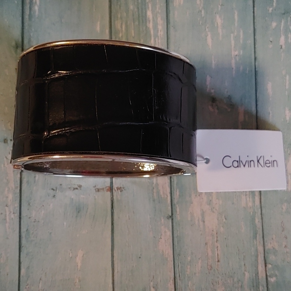 🌻NEW CALVIN KLEIN Faux Leather Cuff Bracelet